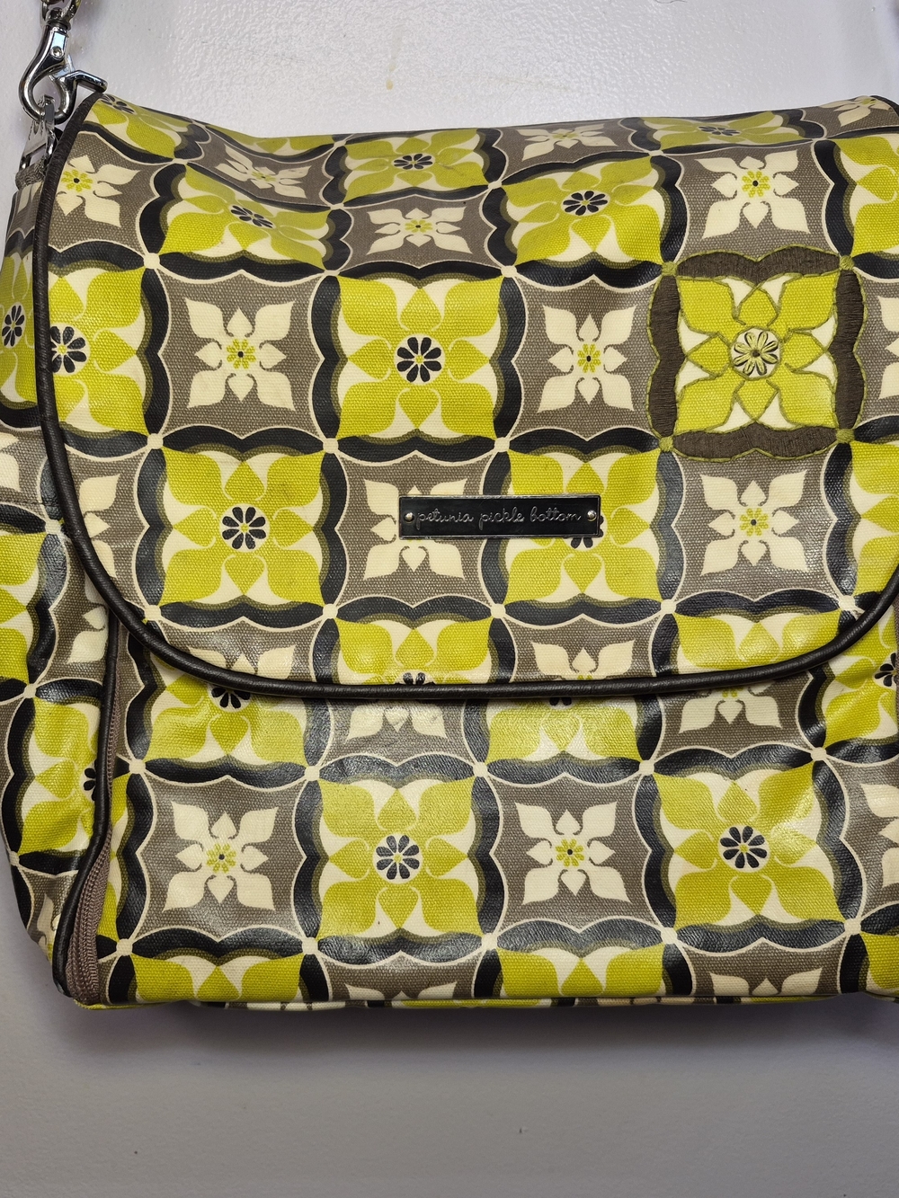 Petunia Pickle Bottom Yellow, Cream & Brown Tile-Print Crossbody Diaper Bag